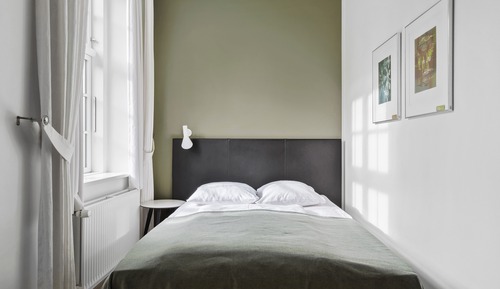 Standard queen room