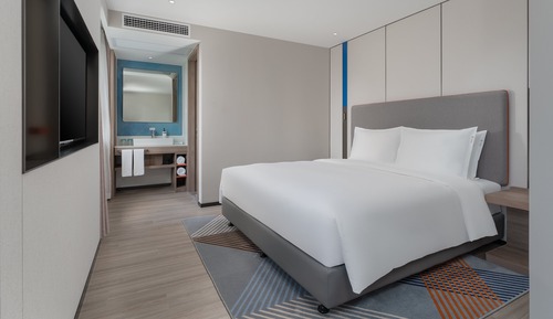 Standard Room, 1 King Bed (Extra Floor Space)