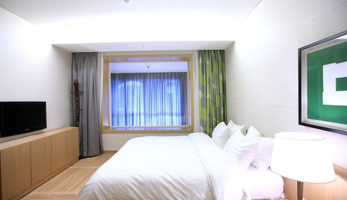 Royal Suite Deluxe Duplex (Kitchen/Park View/Bed)