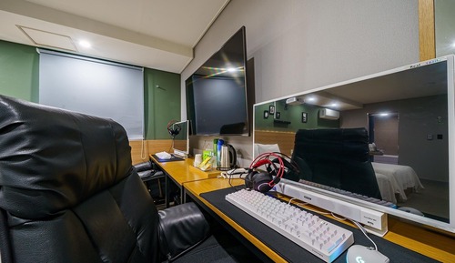 Room (Couple PC Room - Non-smoking/Single+D)