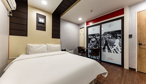 Room (Non-smoking room (air purifier Netfli)