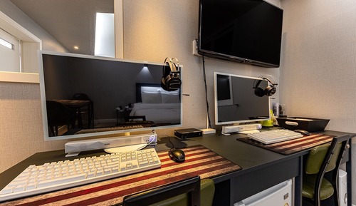 Room (Couple pc room (remodeled complete Ne)