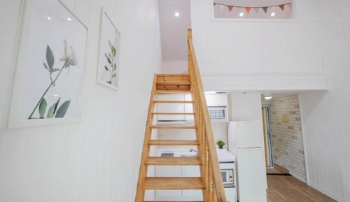 Room (No 202 )