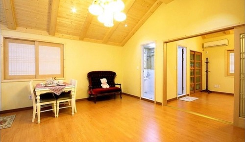 Room (Lavender)