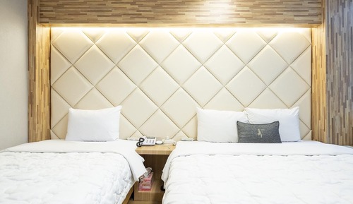 Room (VIP (twin bed / Netflix available))