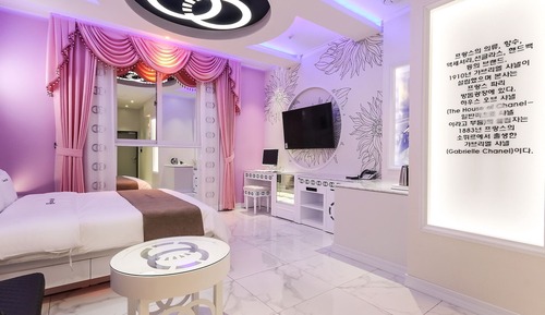 Room (Luxury (Netflix available no room ava)