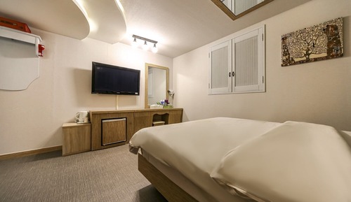 Room (General room-mirror room)