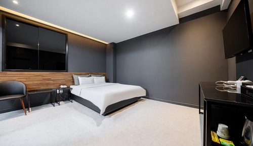 Room (Standard (all rooms non-smoking/Netfl)