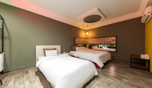 Room (Twin (Netflix Wave available Ace bed))