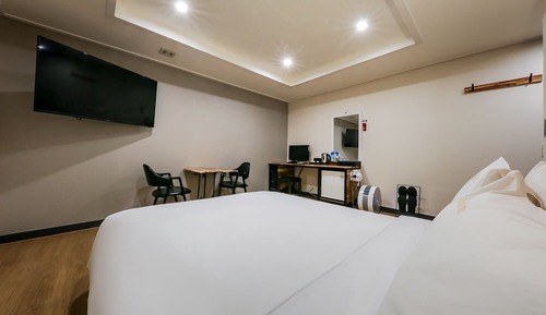 Room (Standard Room B - Car only (Netflix a)