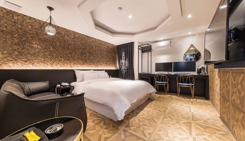 Room (Semi-private room - exclusive for veh)