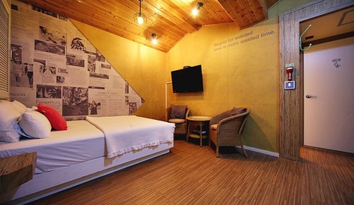 Room (Semi-Suite room-Concept room (Netflix)
