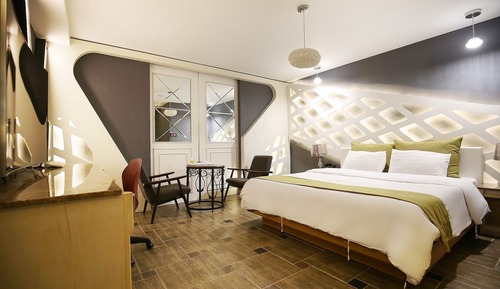 Room (Special Drive-in (2nd floor Netflix a)