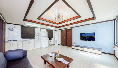 Room (Ylang Ylang (Unshared House))