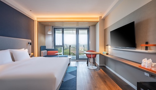 Standard Room, 1 King Bed, Sea View (Extra Floor Space)