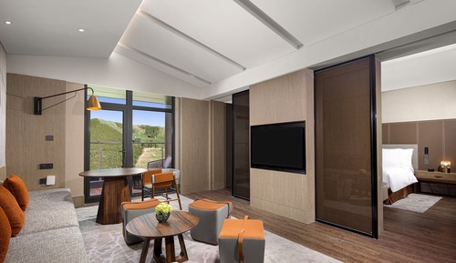 Suite, 1 Bedroom (Dining Area)