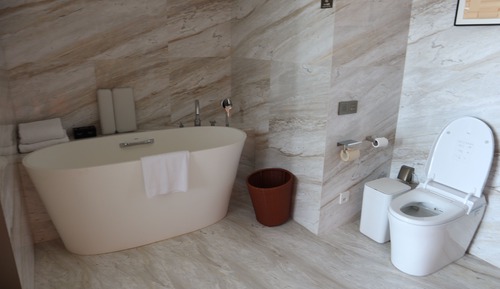 Executive Suite, 1 King Bed, Smoking