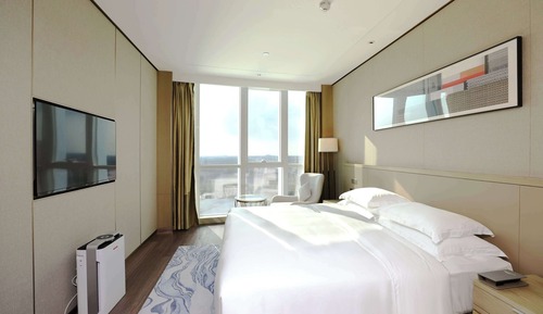 Deluxe Suite, Multiple Beds, Smoking