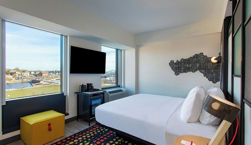 Room, 1 King Bed, Non Smoking, River View (Hearing Accessible)