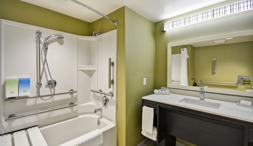 Suite, 1 Queen Bed, Accessible, Bathtub