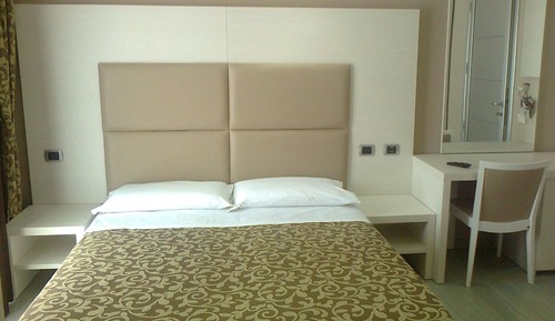 Double Room, Partial Sea View