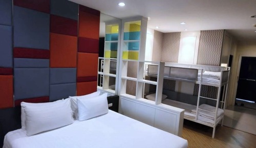 Family Bunk Bed with City View