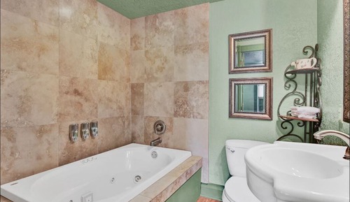 Standard Double Room, Ensuite (Sunlit Rose Suite)