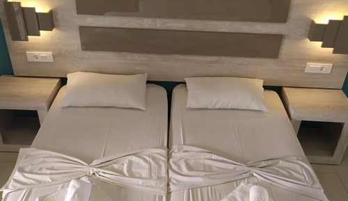 Basic Studio, 2 Twin Beds