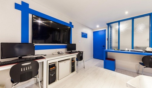 Room (Deluxe room (Netflix available in all)