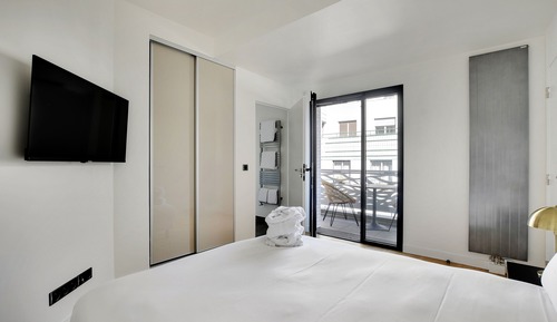 Apartment (Apartment with Shower)