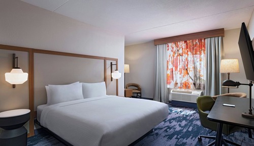 Suite, 1 King Bed, Non Smoking, Corner