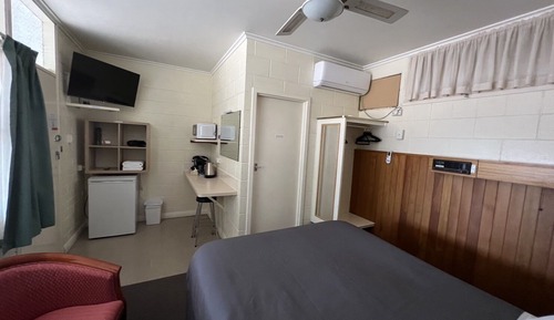 Standard Studio Suite, 1 Queen Bed, Non Smoking, Ensuite