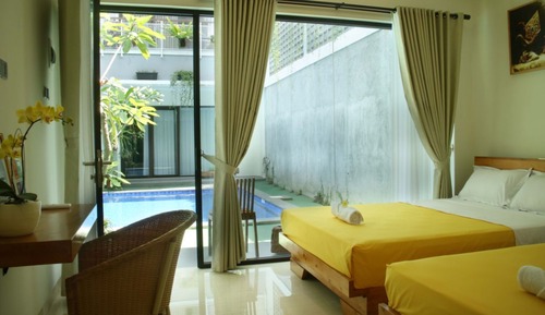 Deluxe Room Pool Access (Lantai 1)