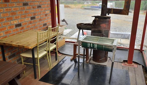 Room (Room 202 Wild Chrysanthemum (Individu)