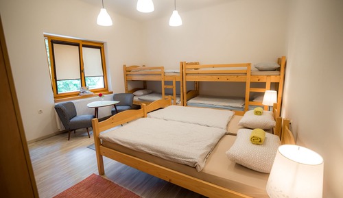 Room (Sextuple room)