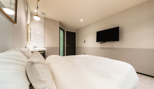 Room (Deluxe (non-face-to-face kiosk Netfli)