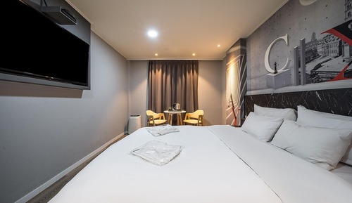 Room (General (Bag 1PC/Netflix available ai)