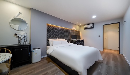 Room (Special Room (Styler Random Netflix))