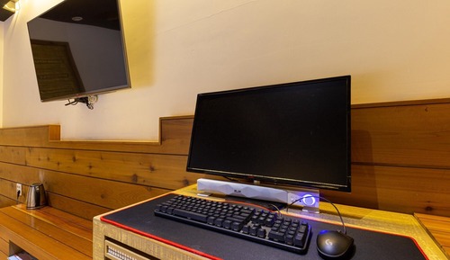 Room (Semi-special room (twin Netflix avail)