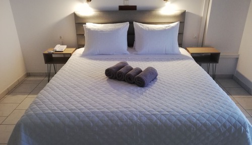 Comfort Double Room, Multiple Beds, Partial Sea View