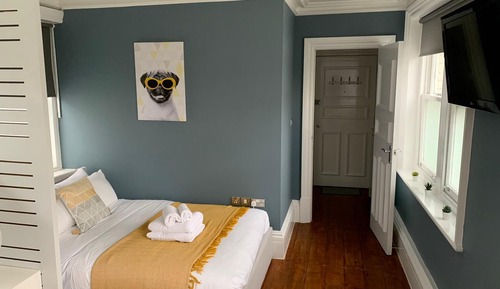 City Apartment, Private Bathroom, City View