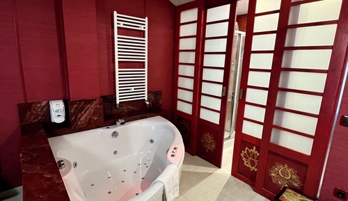 Deluxe Room (Jacuzzi)