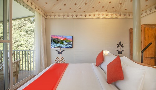 Luxury Tent with Balcony and Valley View