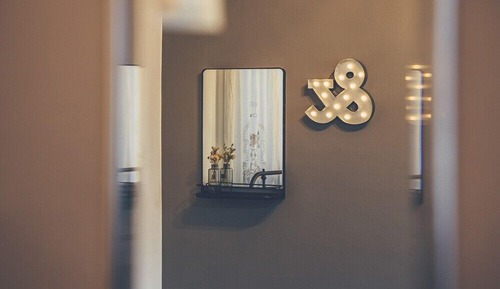 Room (Black)