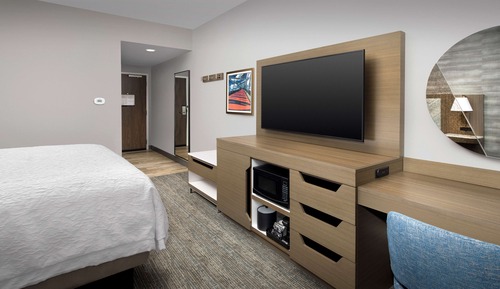 Room, 1 King Bed, Refrigerator & Microwave