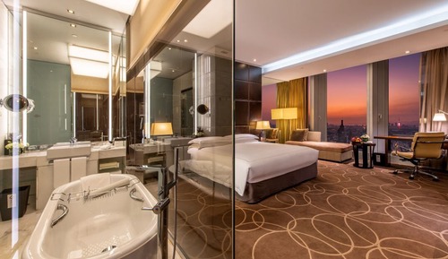 Classic Room, 1 King Bed, Accessible, City View (Club Lounge Access)
