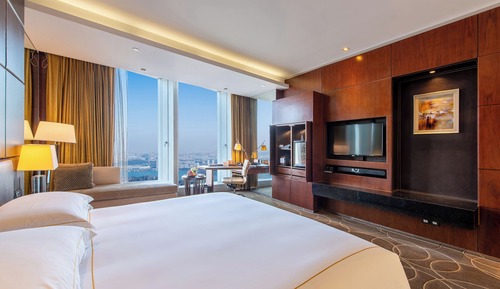 Classic Room, 1 King Bed, Accessible, Club Lounge Access (Lake View)