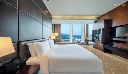 Classic Room, 1 King Bed, City View
