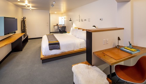 Room, 1 King Bed (FINCH)
