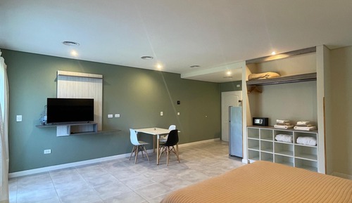 Superior Suite, 1 King Bed, Pool View, Tower